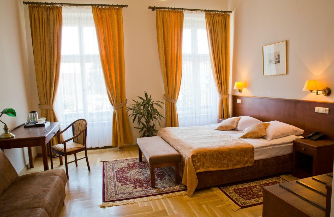 Polonia 3*